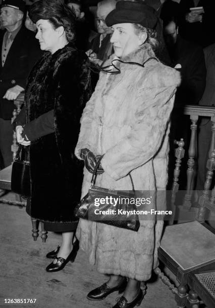 La témoin de la mariée mme Chavant, épouse d'Eugène Chavant, au mariage de Philippe de Gaulle et Henriette de Montalembert de Cers, en décembre 1947,...