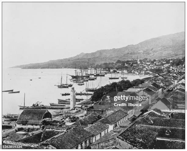 ilustraciones, imágenes clip art, dibujos animados e iconos de stock de fotografía antigua en blanco y negro: saint pierre, antillas - martinique