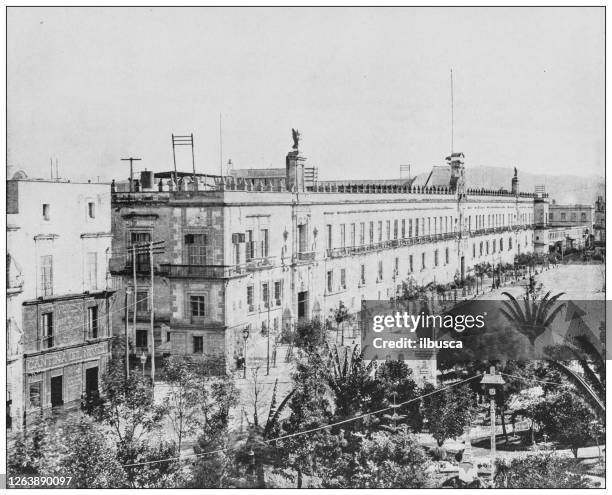 ilustraciones, imágenes clip art, dibujos animados e iconos de stock de fotografía antigua en blanco y negro: palacio nacional, ciudad de méxico - palacio nacional