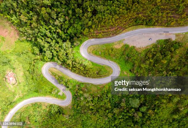 aerial view of road on the mountain - road map stock-fotos und bilder