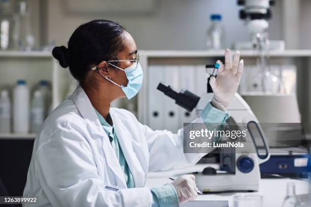 dit voorbeeld ziet er goed uit - patholoog stockfoto's en -beelden