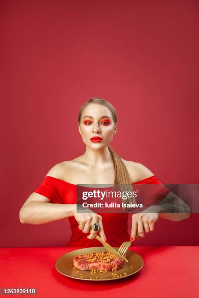 trendy woman eating raw steak - eating spicy food stock pictures, royalty-free photos & images