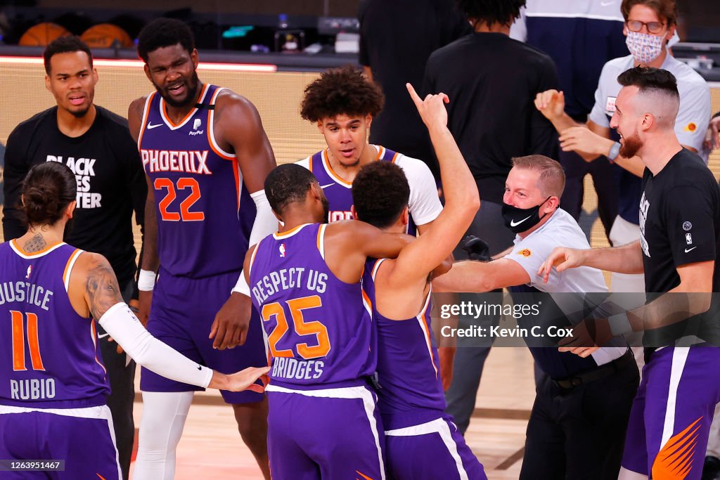 Phoenix Suns v Los Angeles Clippers