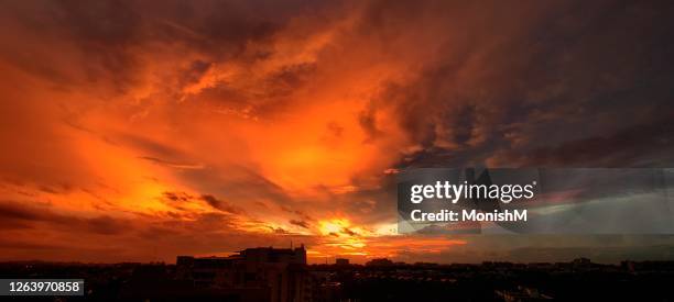 rain clouds, dark clouds and weather - red cloud sky stock pictures, royalty-free photos & images