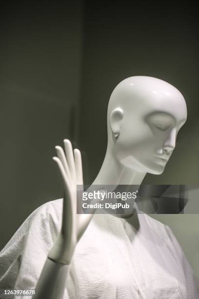 female like deformed mannequin raises right hand - mannequin stockfoto's en -beelden