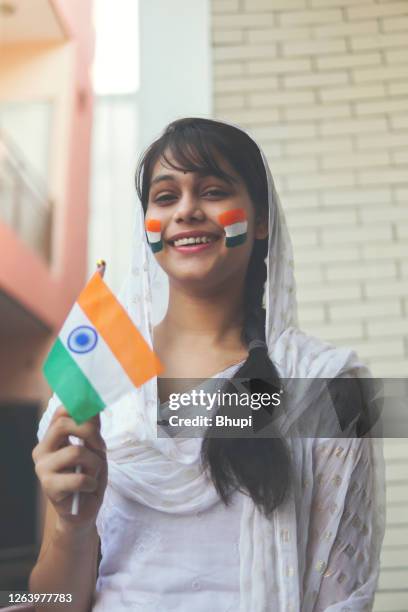 indian teenager girl celebrating independence day (15 august). - republic day imagens e fotografias de stock