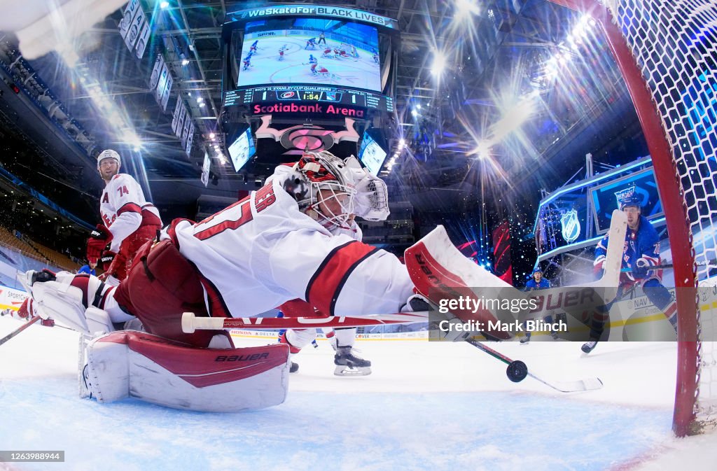 Carolina Hurricanes v New York Rangers