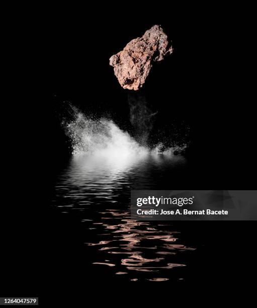 impact of a meteorite on a surface of water on a black background. - planet collision stock-fotos und bilder