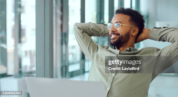 nada se siente tan bien como llegar a esa meta - recostarse fotografías e imágenes de stock