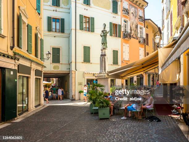 italian restaurant and street cafe in verona - verona imagens e fotografias de stock