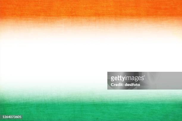 krepppapier strukturiert egrunge vektor tricolor verblasst hintergrund mit drei horizontalen bändern in orange oder safran, weiß und grün farben - indische flagge stock-grafiken, -clipart, -cartoons und -symbole