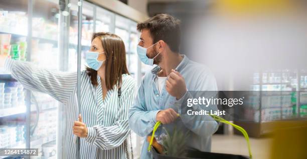 Fridge Doesnt Fit Photos and Premium High Res Pictures - Getty Images