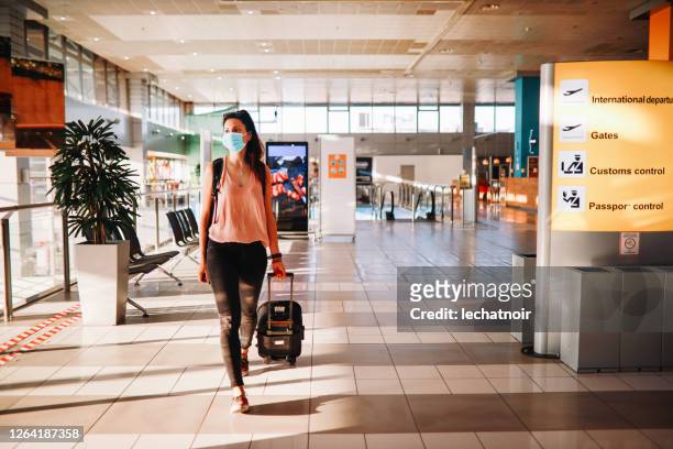 solo traveller in times of the pandemic - travel stock pictures, royalty-free photos & images
