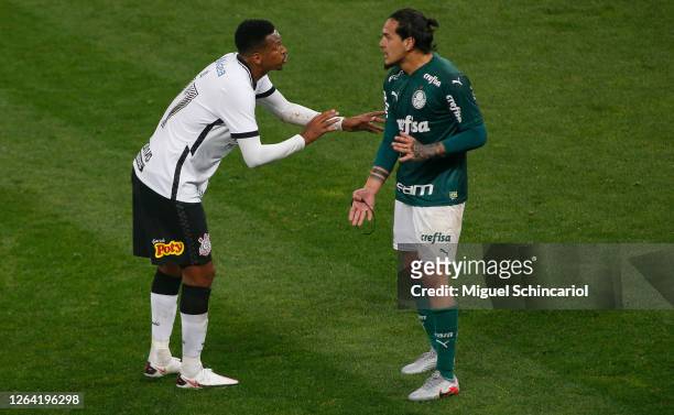 Jo of Corinthians argues with Gustavo Gomez of Palmeiras during a match between Corinthians and Palmeiras as part of the First Match of the Sao Paulo...