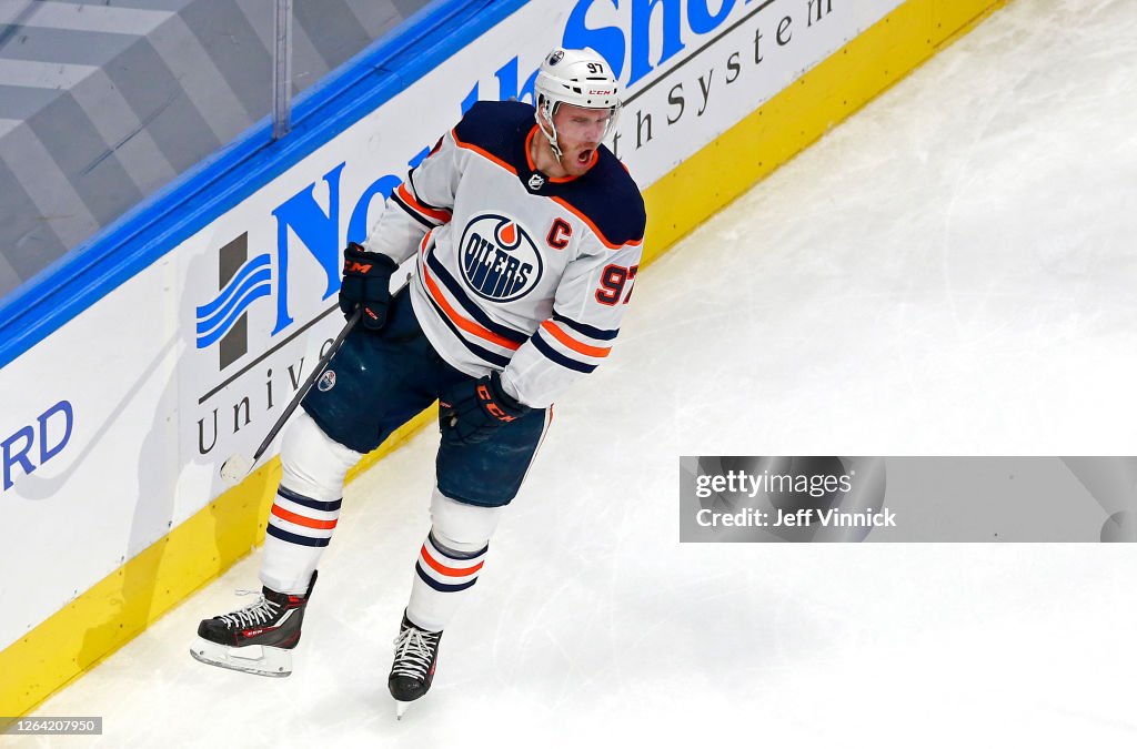 Edmonton Oilers v Chicago Blackhawks