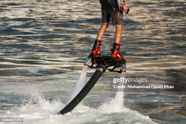 fly boarding - hoverboard - fotografias e filmes do acervo