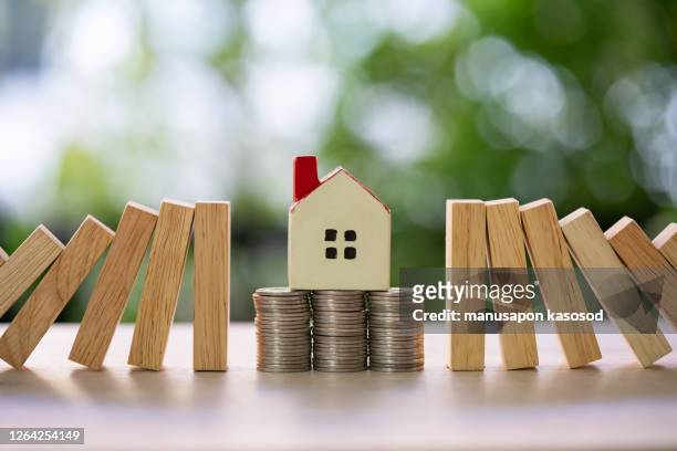 home and home insurance concept,home sale - seguro del hogar fotografías e imágenes de stock