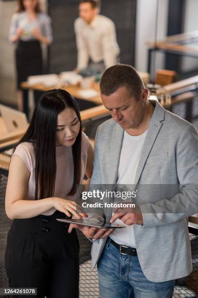 Scrolling Computer Screen Photos and Premium High Res Pictures - Getty ...