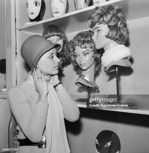 Retour de la mode du chapeau de feutre en octobre 1969, Paris, France.