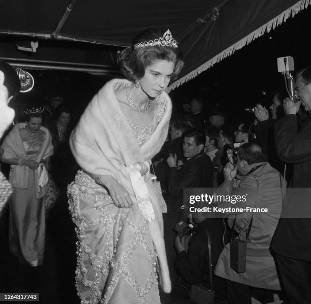 Arrivée de la princesse Irène de Grèce au bal donné à la cour, à Amsterdam, Pays-Bas le 9 mars 1966.