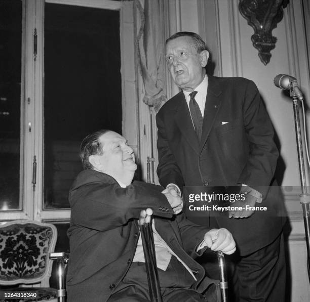 Le compositeur Darius Milhaud félicité par Georges Auric, Président de la SACEM, le 18 février 1966 à Paris, France.