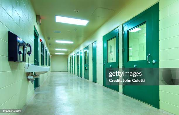 prison cells, county jail, florida - prison stock pictures, royalty-free photos & images