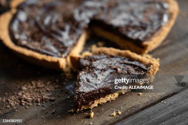 piede di cioccolato - crostata di frutta foto e immagini stock