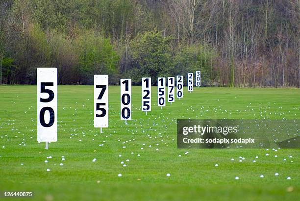 - - drivingrange stockfoto's en -beelden