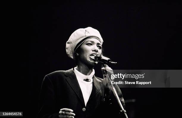 Dee C Lee of The Style Council, Wembley Arena, London, 12/7/85.