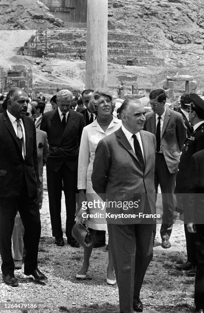Le Premier ministre français Pompidou et son épouse en visite à Persépolis, Iran en mai 1968.