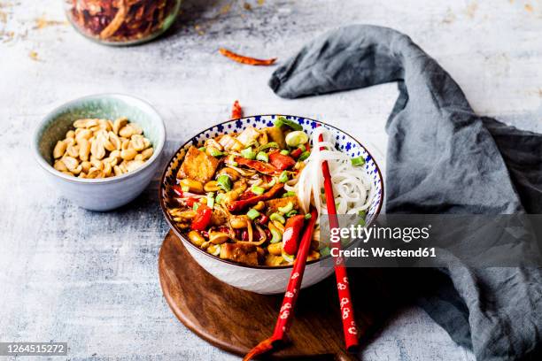 vegankungpaowith tofu, capsicum, peanuts, rice noodles - stir frying european stock pictures, royalty-free photos & images