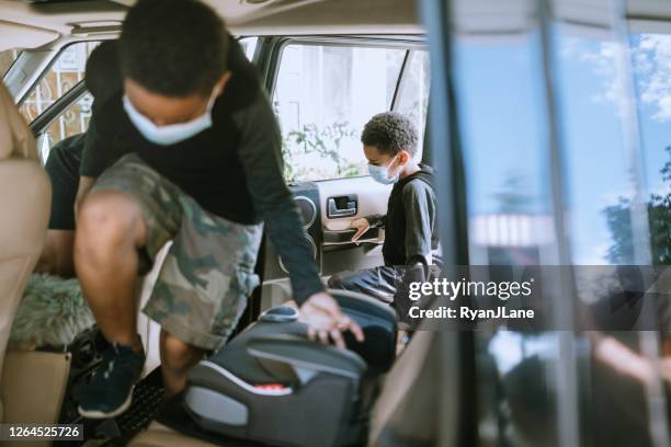 family loading up into car wearing face masks - entering school stock pictures, royalty-free photos & images