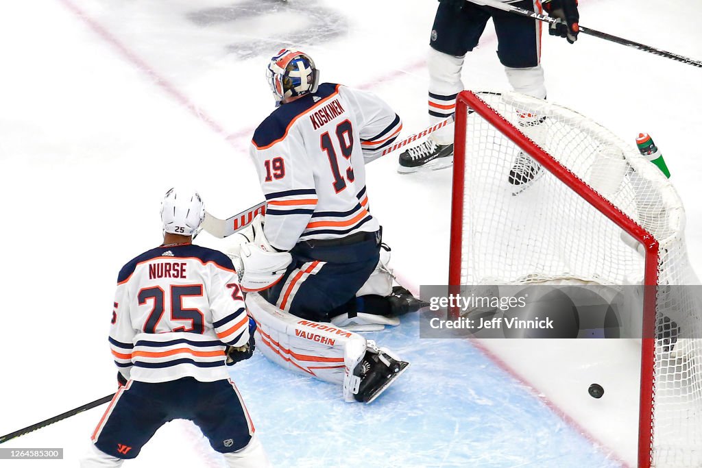 Edmonton Oilers v Chicago Blackhawks