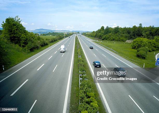 high angle view of traffic on highway - segurança rodoviária imagens e fotografias de stock