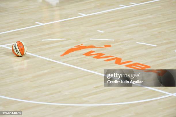 772 New Spalding Basketball Stock Photos, High-Res Pictures, and Images - Getty Images