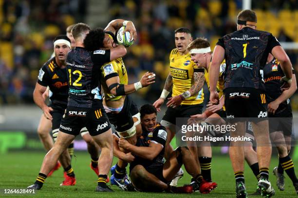 Ardie Savea of the Hurricanes charges forward during the round 9 Super Rugby Aotearoa match between the Hurricanes and the Chiefs at Sky Stadium on...