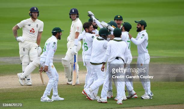 Yasir Shah of Pakistan celebrates with teammates after the successful review to dismiss Ben Stokes of England during Day Four of the 1st #RaiseTheBat...