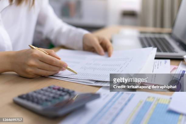woman accounting,investment analysis - calculator tax forms stockfoto's en -beelden