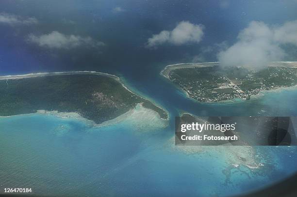 aerial rangiroa atoll, lagoon and coral reefs, marshall islands, pacific ocean. - pacific islands - fotografias e filmes do acervo