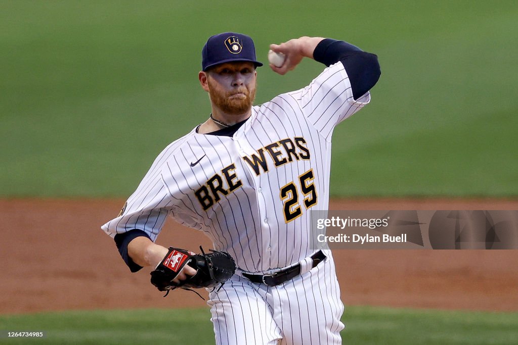 Cincinnati Reds v Milwaukee Brewers