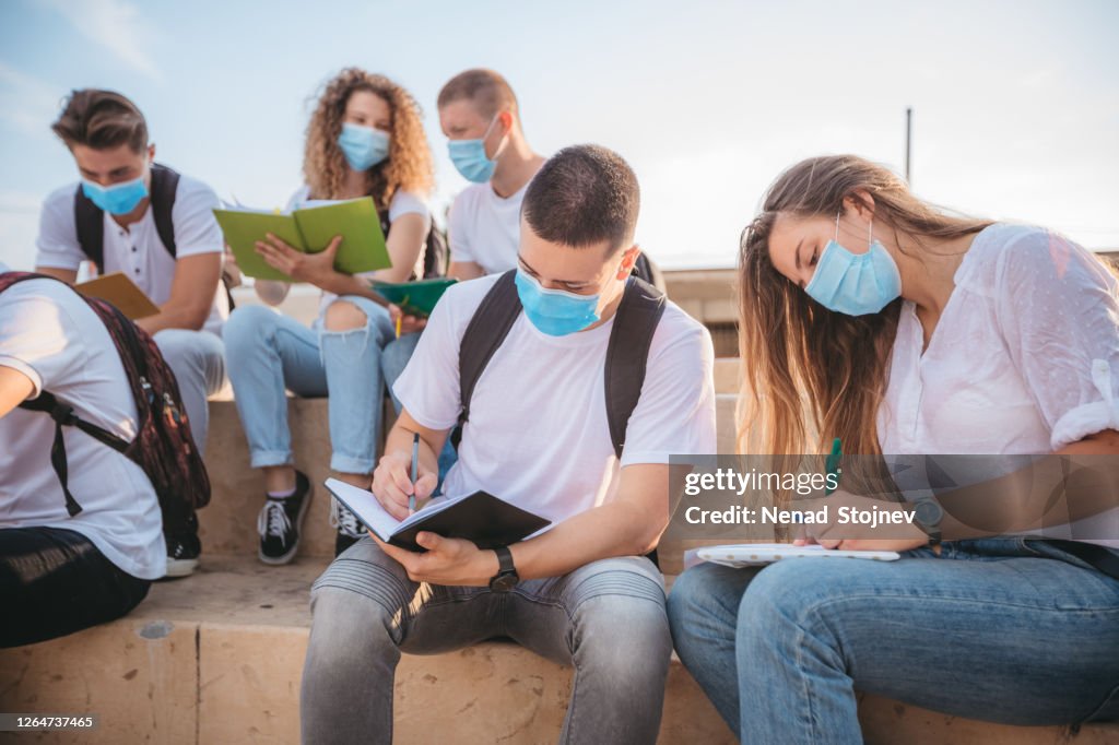 Break Between Class A Group Of High School Students On A Break Between Classes High-Res ...