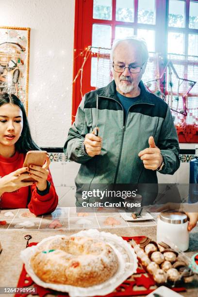 family celebrating xmas time at home - roscon de reyes stock pictures, royalty-free photos & images