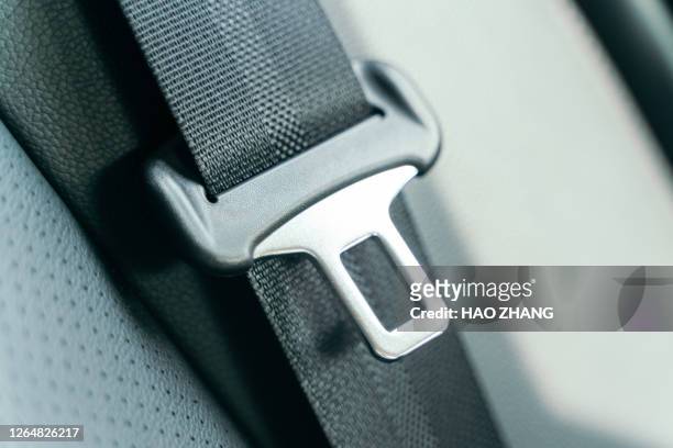 seatbelt - cinturón de seguridad fotografías e imágenes de stock