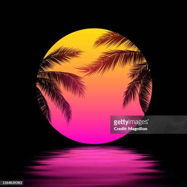 日落與棕櫚樹,黃粉色太陽在水面上。合成波復古波藝術。 - 日落 幅插畫檔、美工圖案、卡通及圖標