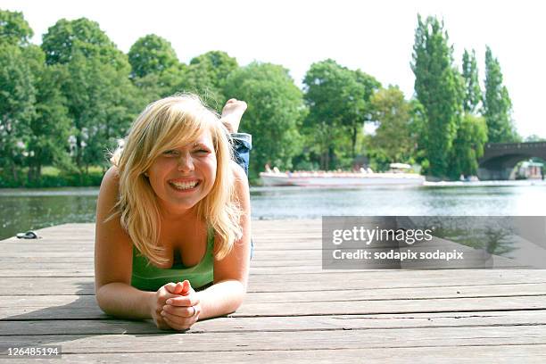 - - langes haar stockfoto's en -beelden