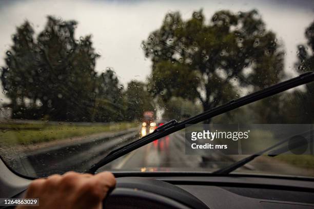 driving in the rain storm - windschutzscheibe stock-fotos und bilder
