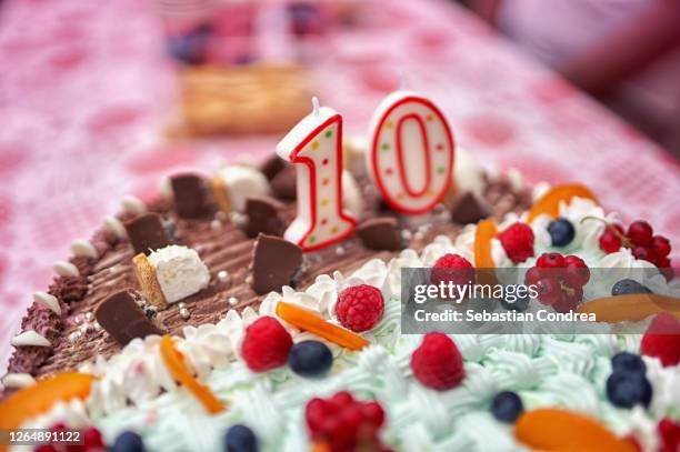 birthday cake with candles 10 number. - party pies foto e immagini stock