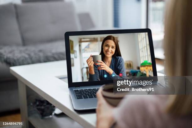 Watching On Computer 9,475 Watching On Laptop Screen Stock Photos, High-Res Pictures, and ...