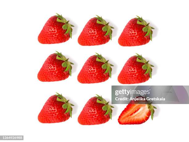 fresh strawberry pattern - fraises fond blanc photos et images de collection