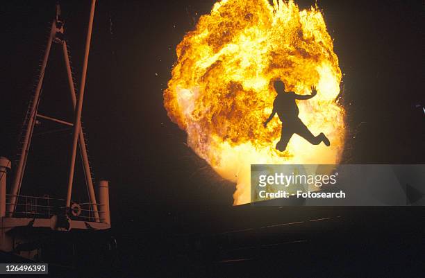 man leaping through fireball - stunt person 個照片及圖片檔